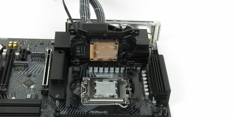 Herausforderung: Selbst wenn man die kaum messbaren Vorteile einer asymmetrischen Ryzen-3000-/-5000-/-7000-Halterung mitnimmt, stößt das Raphael-Package bereits bei circa 20 Prozent weniger Heizleistung ans Temperaturlimit als ein Alder-Lake-Prozessor.