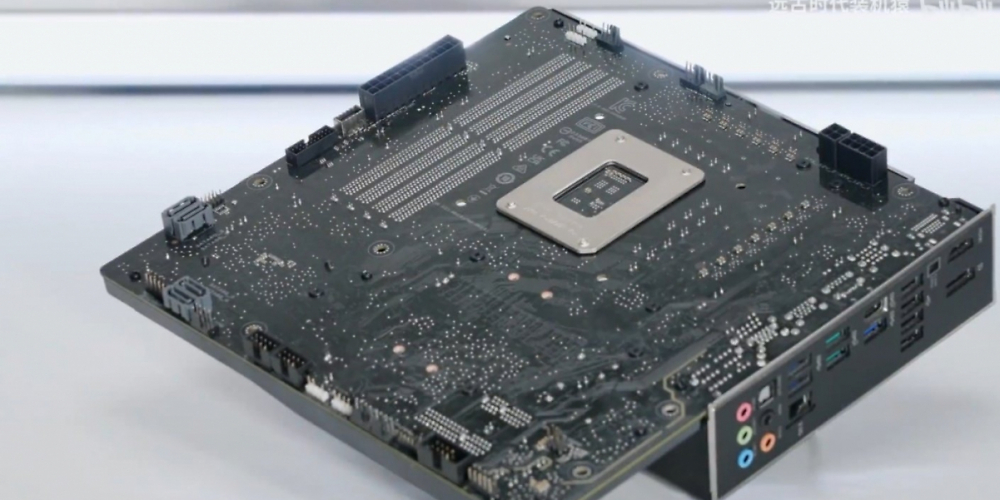 Freie Sicht voraus: Asus mit Mainboards, deren Anschlüsse auf der Rückseite liegen (1)