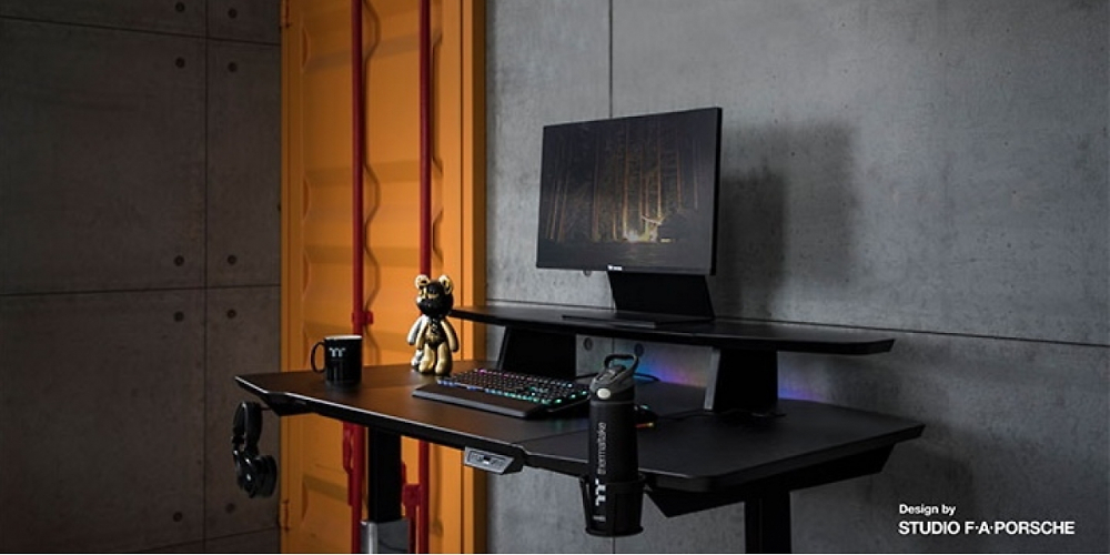 Thermaltake Argent P900: Smart-Gaming-Schreibtisch im Porsche-Design (1)