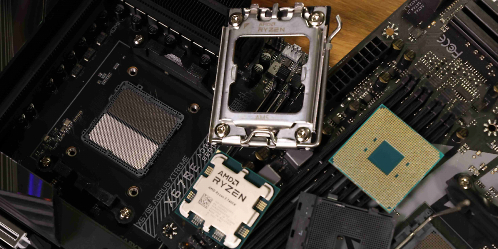 AM5 und AM4 jeweils zerlegt und mit CPU
