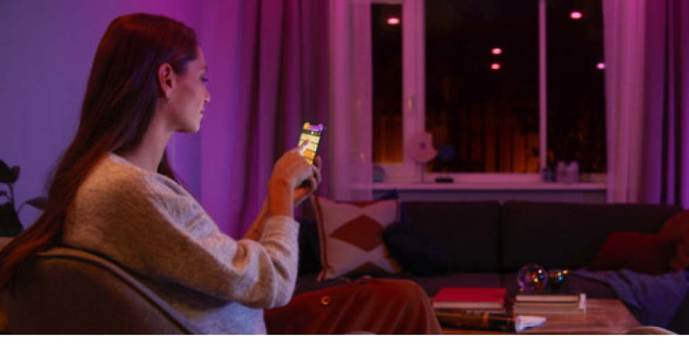 Mit den Smart-Home-Leuchten Philips Hue verspricht das dahinter stehende Unternehmen Signify, mit diesen drei Tipps Strom sparen zu können.