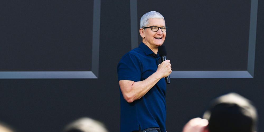 Tim Cook greets developers at WWDC22.