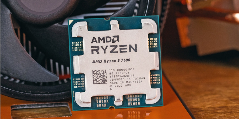 AMD Ryzen 7000: I/O-Chip eines geköpften Ryzen 5 7600 im Betrieb zerbrochen