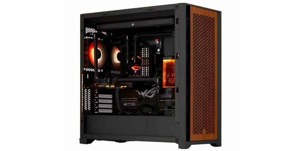 Corsair 4000 mit Holzabdeckung