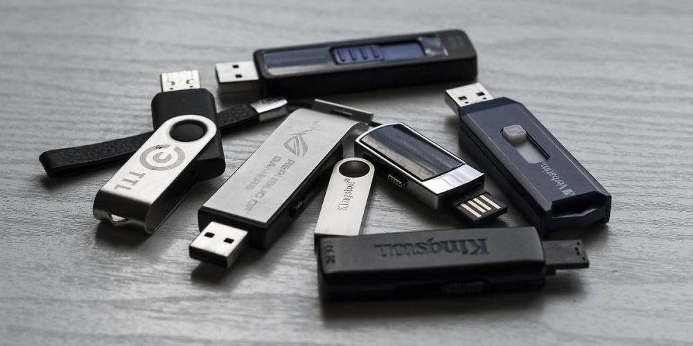 Für Windows-Tester, die in den neuen Canary-Channel wechseln, um den Windows-11-Nachfolger zu testen, stellt Microsoft kostenlose USB-Sticks zur Verfügung.
