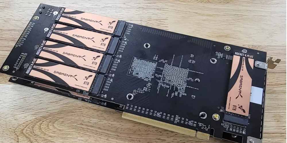 Sabrent Apex X21 Destroyer: SSD-Erweiterungskarte mit 21 SSDs, 168 TB und 31 GB/s angekündigt
