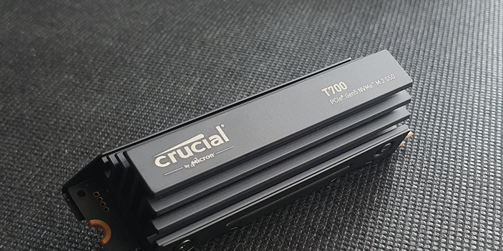 Brachiale Leistung: Vier PCI-E-5.0-SSDs im RAID mit 42 GB/s und AirJet-Kühlung