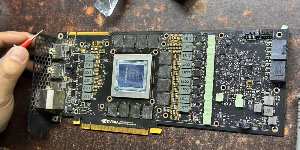 Vorderseite der modifizierten RTX 2080 Ti.