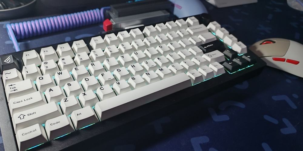 Happy-End bei &nbsp;gh0st76: "Endlich sind die richtigen Switches und Keycaps da. Akko V3 Cream Yellow Pro Switches und Key Kobo ABS Doubleshot Keycaps im Cherry Profil"