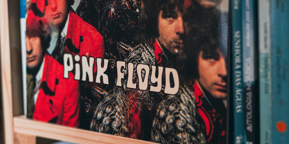 Mithilfe von Hirnstrommessungen ist es Forschenden erstmals gelungen, einen Song von Pink Floyd über ein Brain-Computer-Interface zu rekonstruieren.