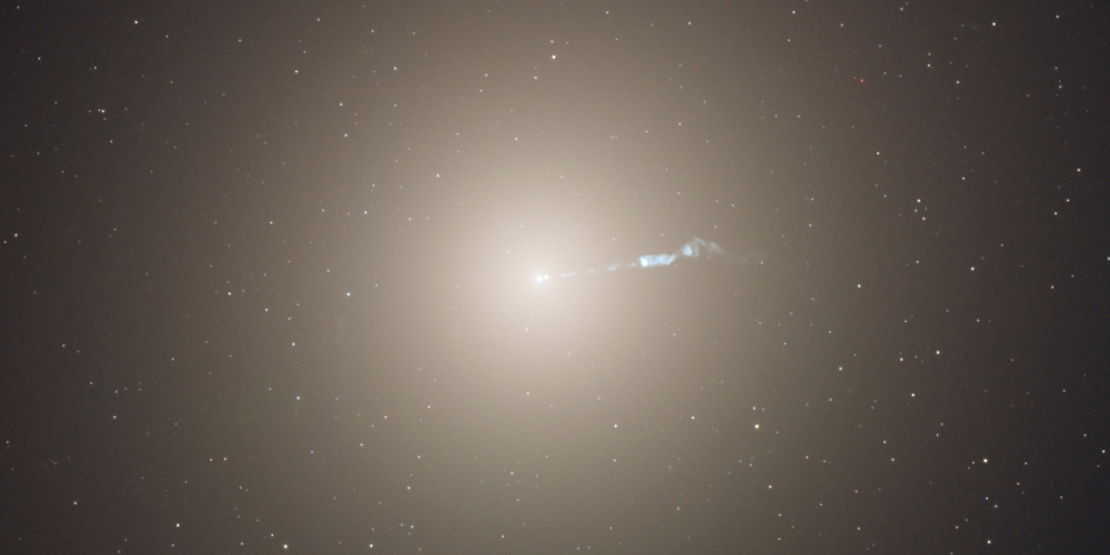 Langsame Drehung: Das erstmals fotografierte Schwarze Loch oszilliert