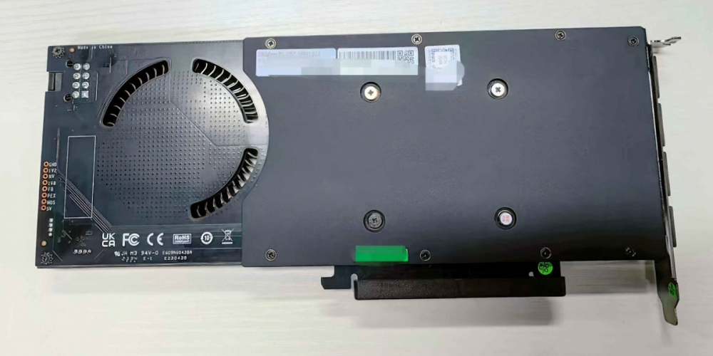 Ein Twitter-Nutzer ist auf Fotos und Abbildungen einer Geforce RTX 4060 Ti 16 GiB gestoßen, die im besonders schlanken Design daherkommt.