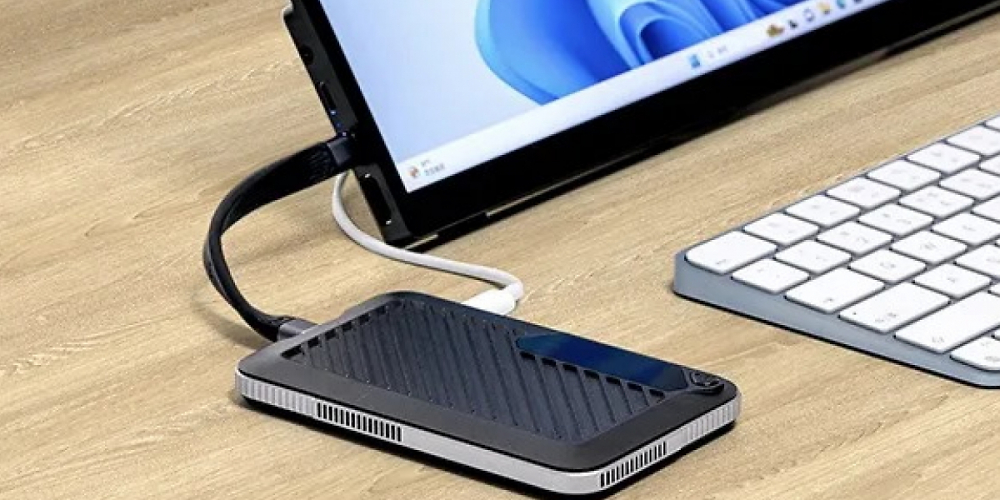 Windows-11-PC ist kleiner und leichter als ein iPhone 15 Pro