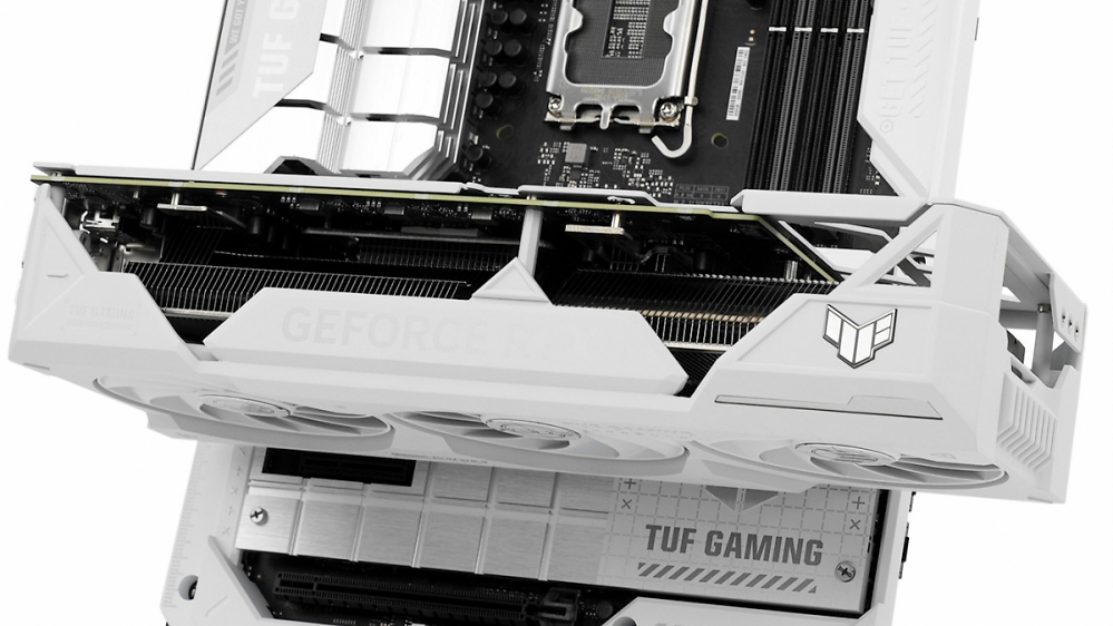 Geforce RTX 4070 Ti Super: Asus TUF Gaming BTF White OC kommt ohne PCIe-Stromkabel aus