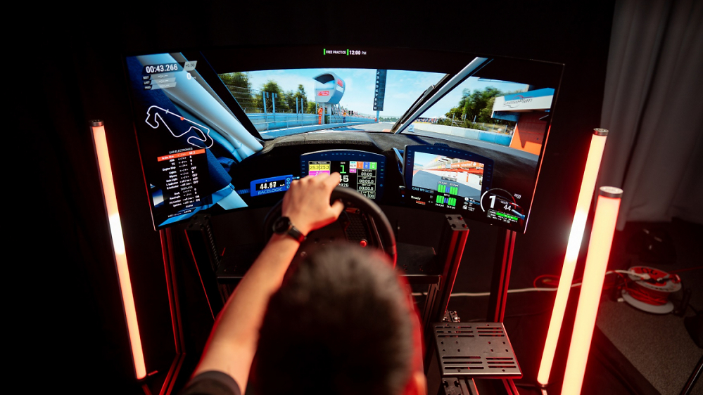 Krumme Sache: AOC Agon Pro AG456UCZD kombiniert 800R-Krümmung, 240 Hz und OLED auf 44,5"