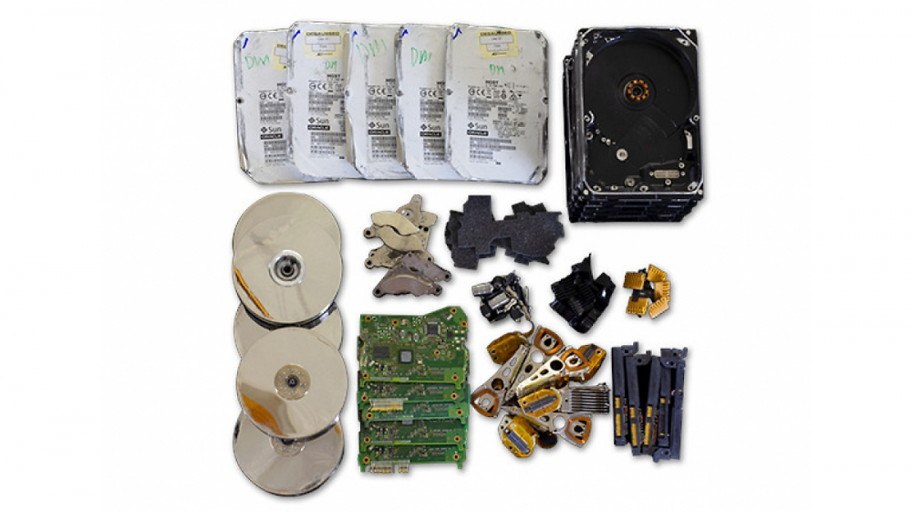 Durch "Schock, Oberwellen und Vibrationen": Diskmantler zerlegt HDDs binnen Sekunden in Einzelteile