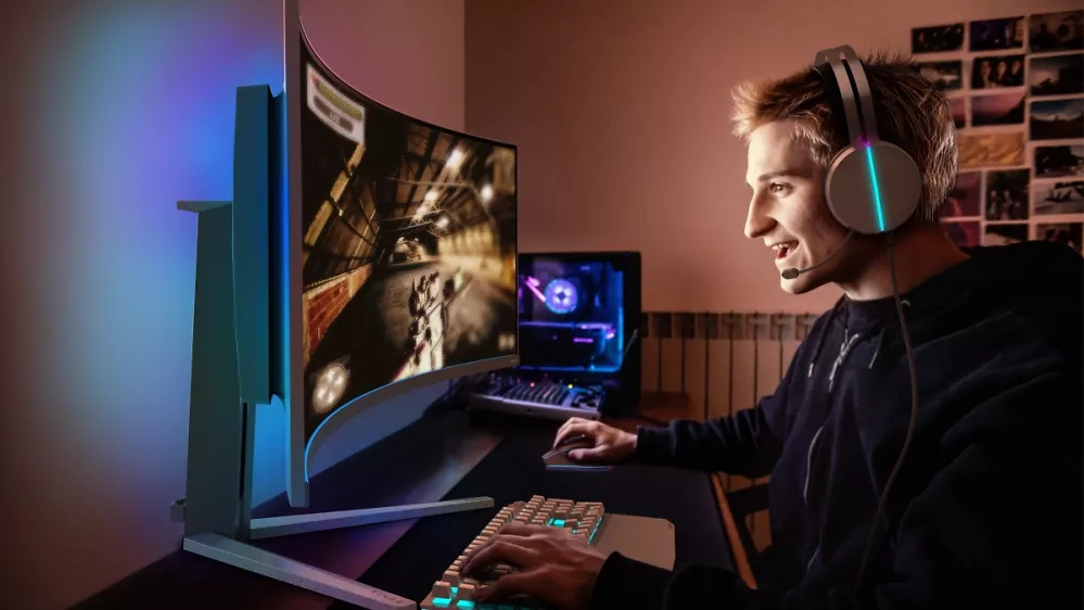 Philips Evnia: Neuer 32:9-Monitor setzt auf QD-OLED und 144 Hertz