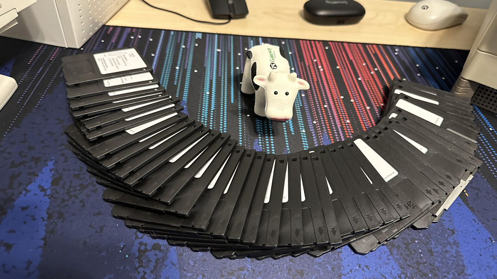 User traut sich: Windows 98 nur mithilfe von 39 Floppy-Disks installiert