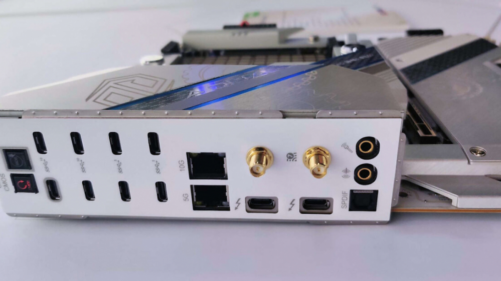 Asrock Z890 Taichi Aqua: Eines der teuersten Sockel-1851-Mainboards für Core Ultra 200 