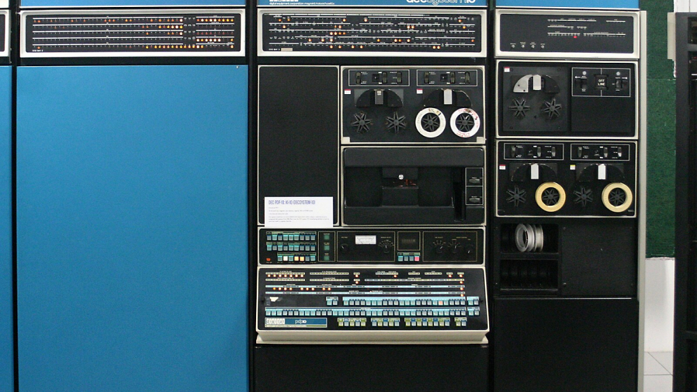 Nach fast 60 Jahren: Der Retro-Computer DEC PDP-10 ist wieder da - als Nachbau