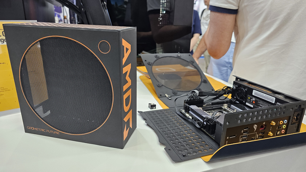 Geometric Future: Model 0 Flamingo faltet sich um Mini-ITX-PCs