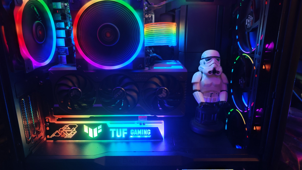 Grafikkarten der Community: PC mit Stromtrooper an der Todesstern-Diskokugel