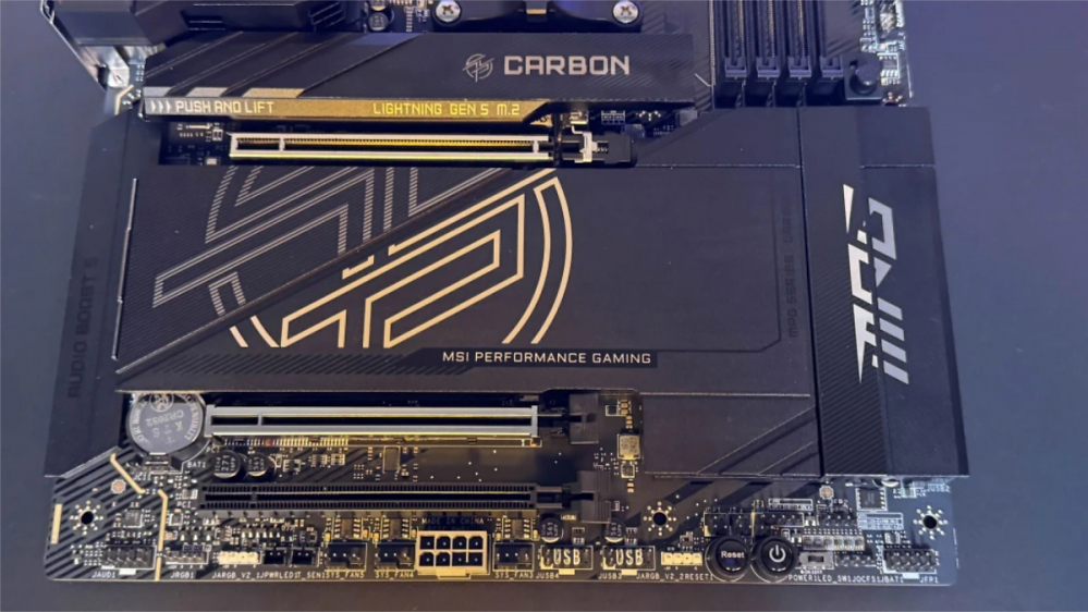 MSI X870E: Neues Mainboard führt zusätzlichen 8-Pin-Stromanschluss