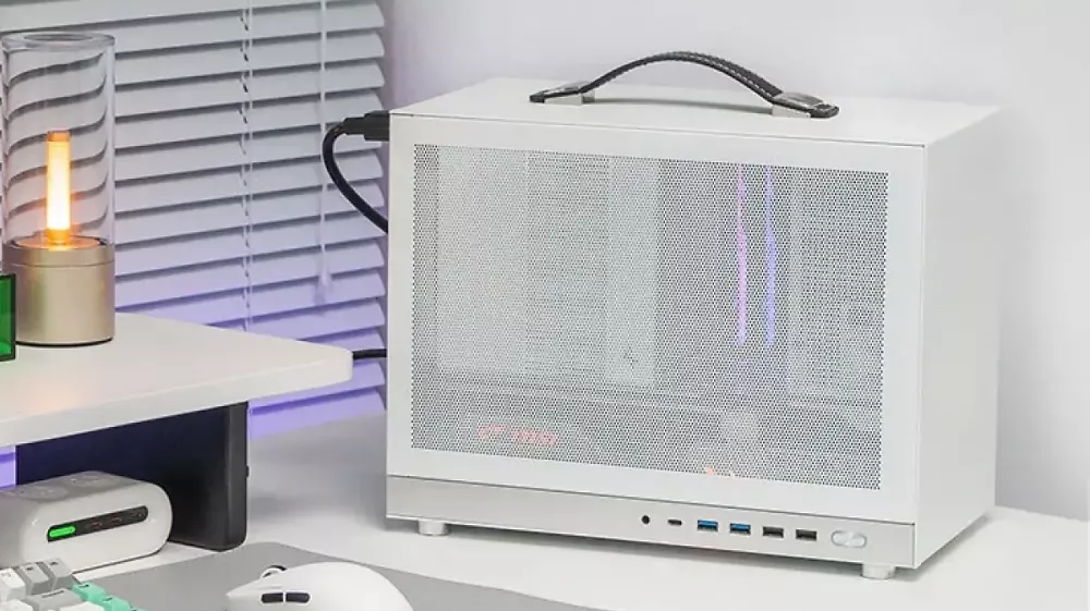 Kleine Stahlkanone: Mini-Gehäuse G300 für &micro;ATX-Mainboards und Quad-Slot-Grafikkarten