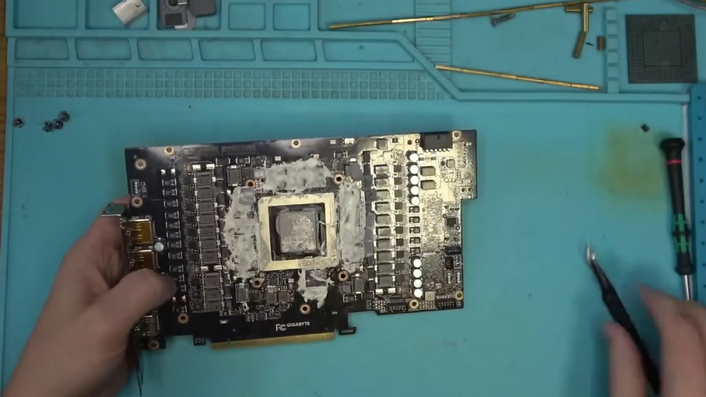 RTX 4090: Tech-YouTuber rettet verloren geglaubte GPU nach "amateurhafter Modifikation"