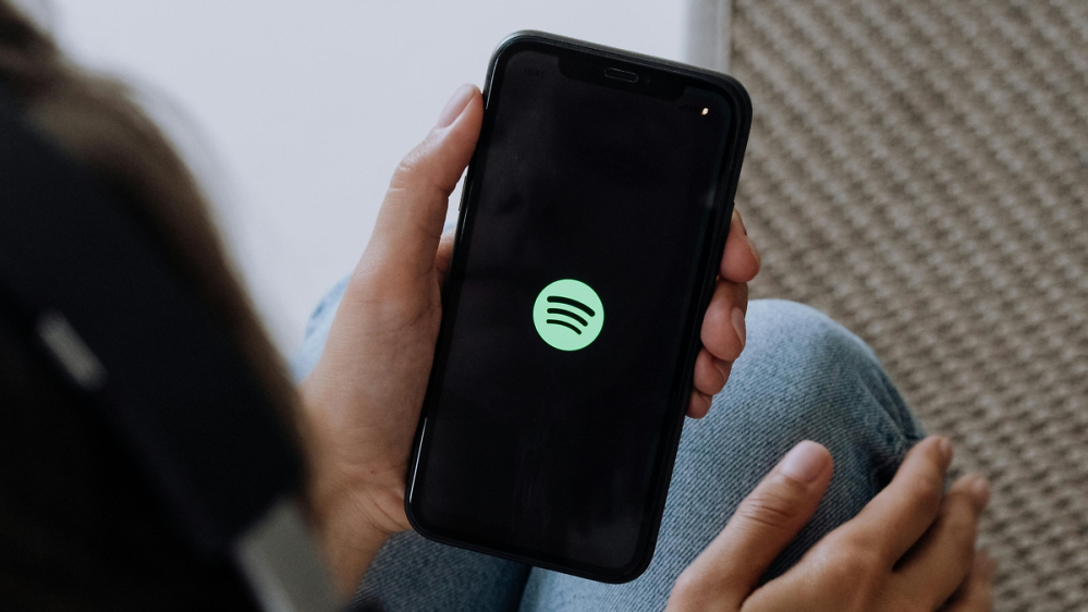 Spotify: Streaming-Dienst zeigt Porno-Videos in der Suche an