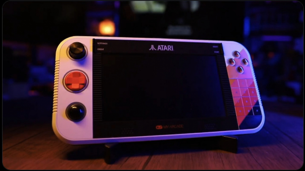 Atari Gamestation Go: Handheld-Konsole für Retro-Spiele vorgestellt