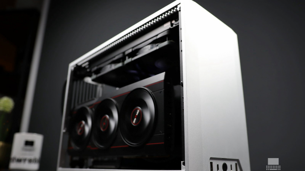 Cooler Mini-PC: "Erstickt die dicke Grafikkarte da nicht?"