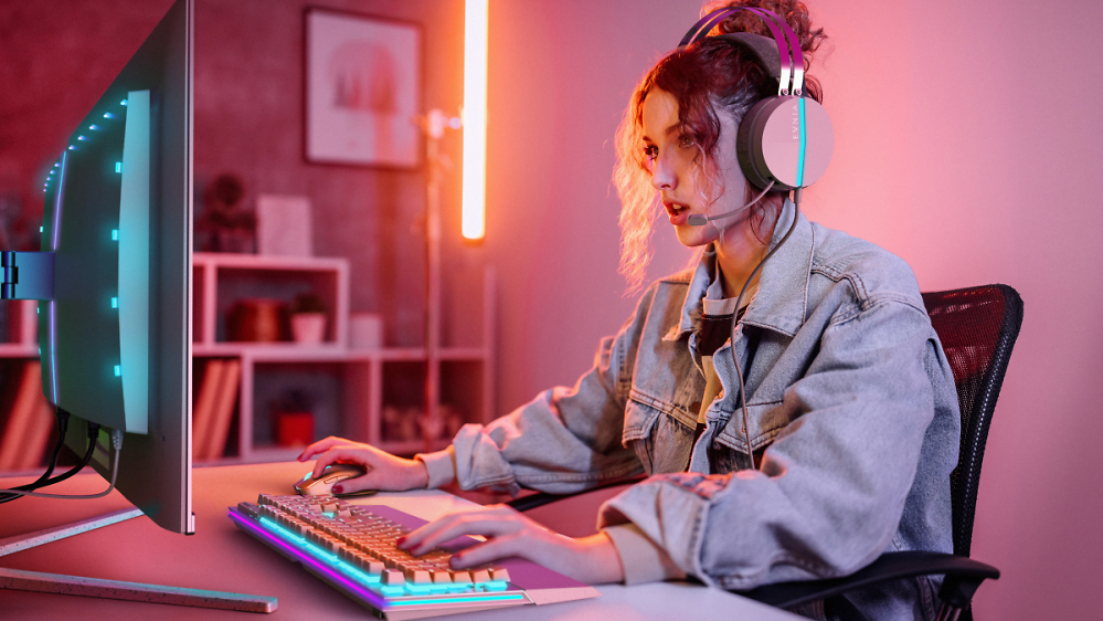 Für Sparfüchse, OLED- und E-Sports-Fans: Neue Gaming-Monitore von AOC und Philips