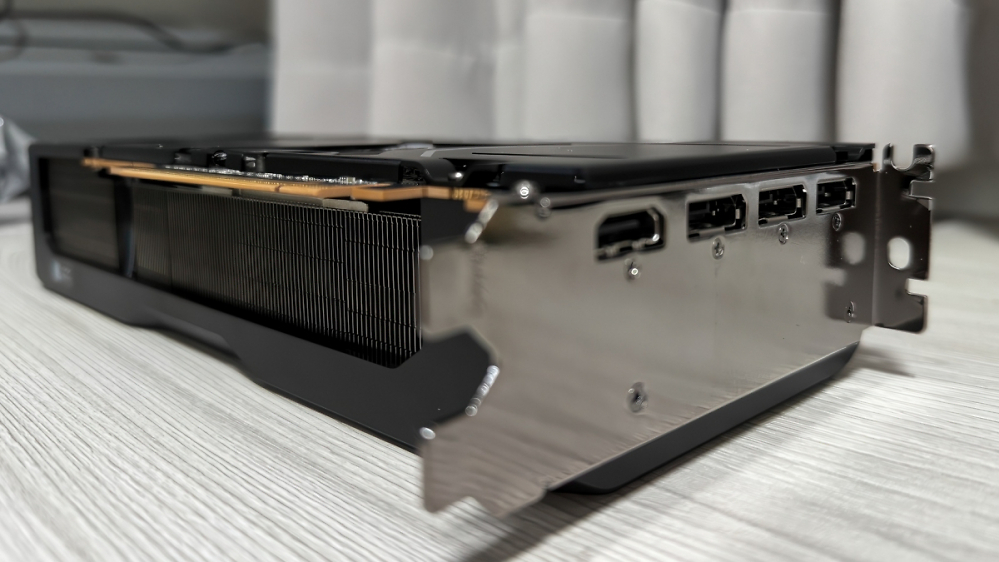 AMD Radeon RX 9070: Mysteriöses Referenzdesign im Test