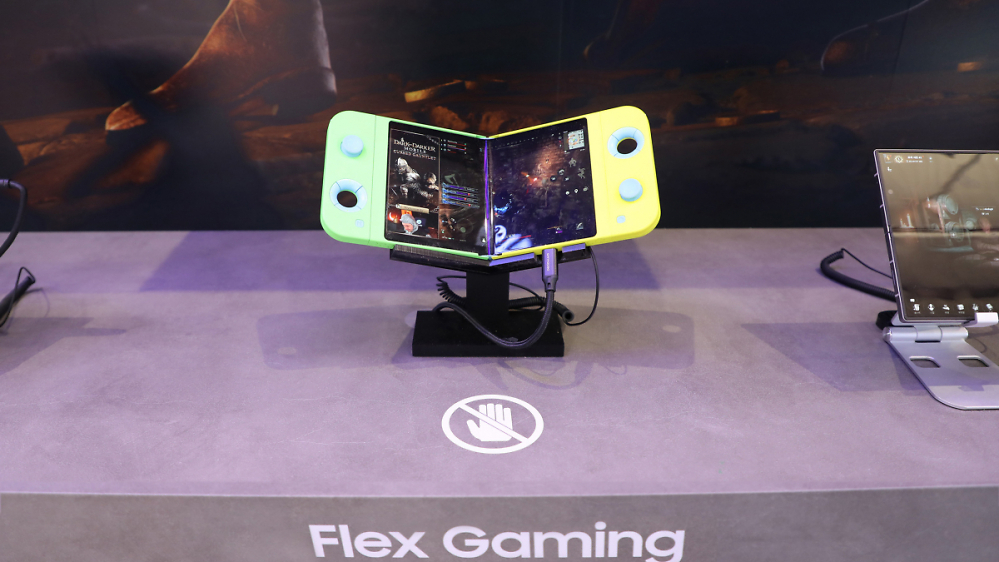 Flex Gaming: Samsung zeigt Handheld mit flexiblem Display - und abwegigem Steuerkreuz