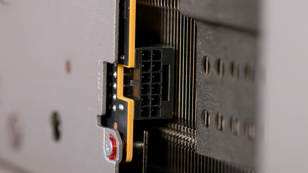 AMD Radeon RX 9070 XT: 12VHPWR-Stecker fordert weiter Opfer