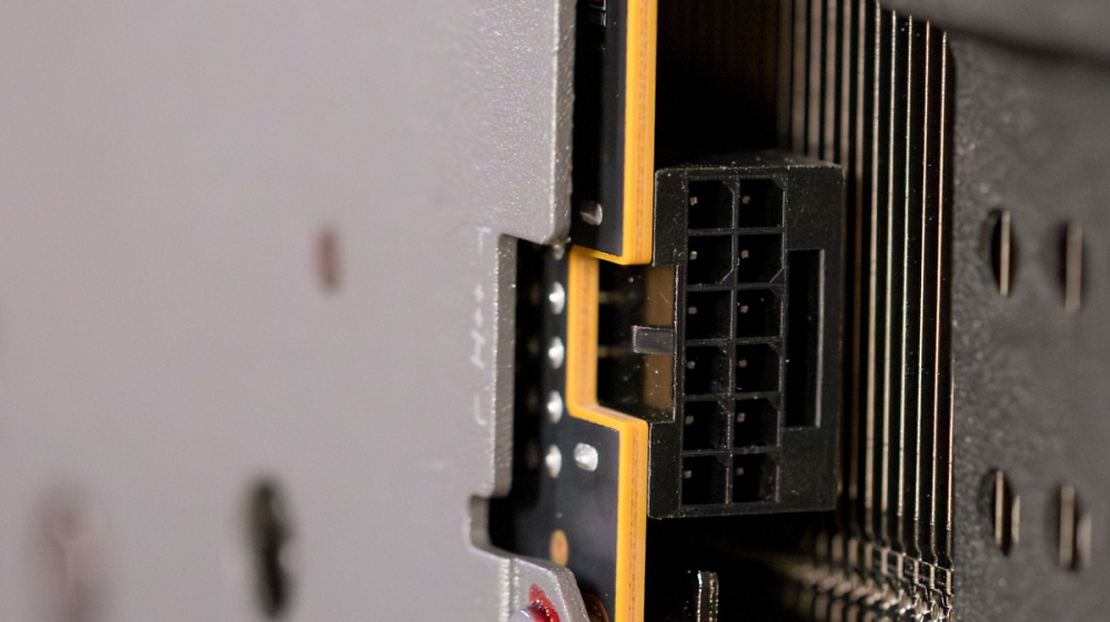 Radeon RX 9070 XT: 12VHPWR-Stecker fordert nächstes Opfer