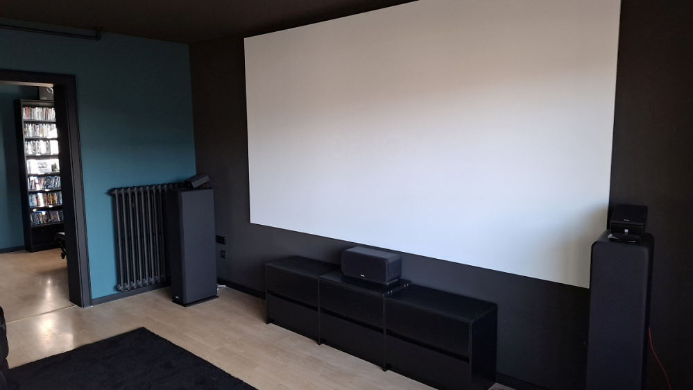 Heimkinos der Community: 3m-Rahmenleinwand, 3D-Projektor und "äußerst bequeme Massagesessel"