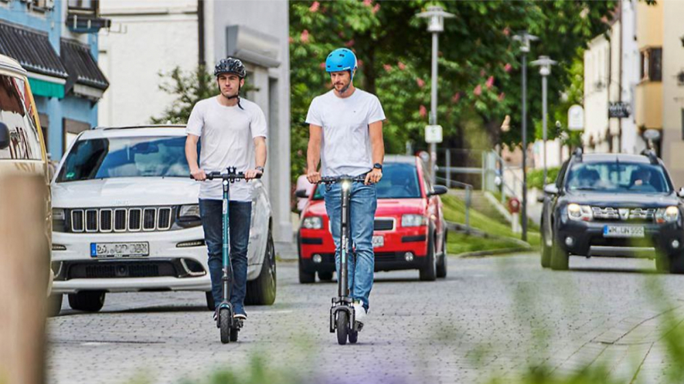 E-Scooter 2025: Was darf man und was nicht? - Verkehrsregelungen, Gesetze und Bußgelder