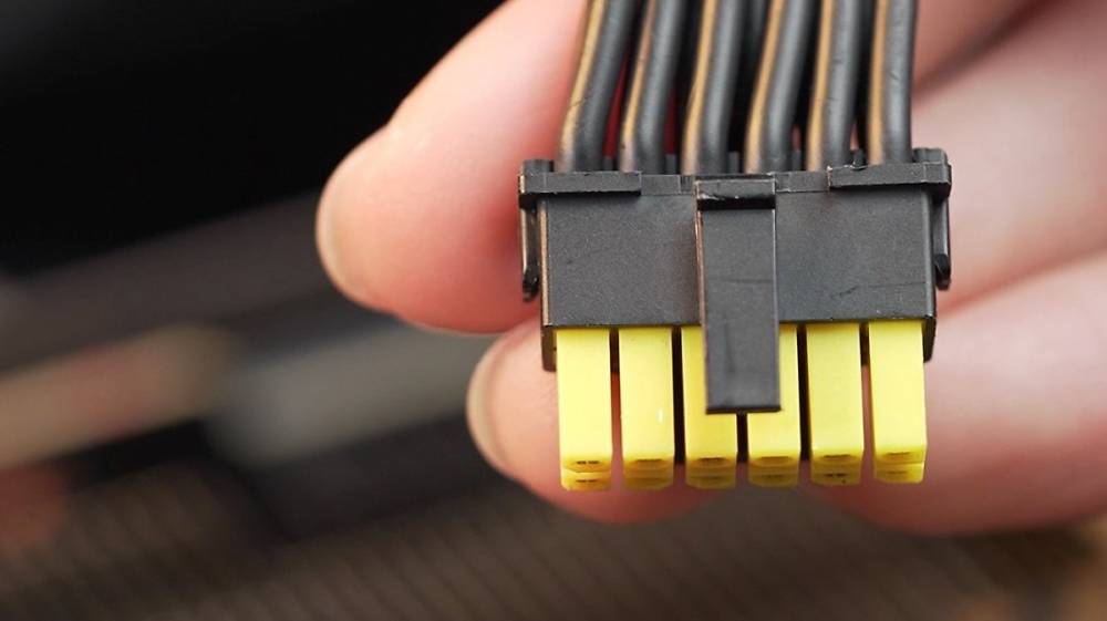 RTX 5090: Zwei neue Fälle von angebranntem MSI-Adapter