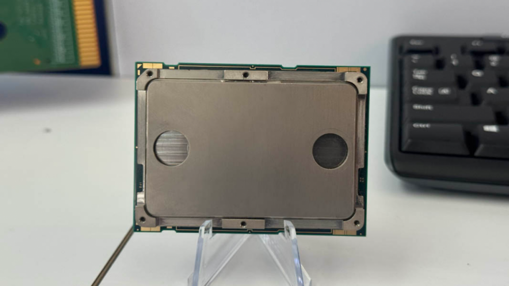CPUs: Intel zeigt Direkt-Wasserkühlung für bis zu 1.000 Watt
