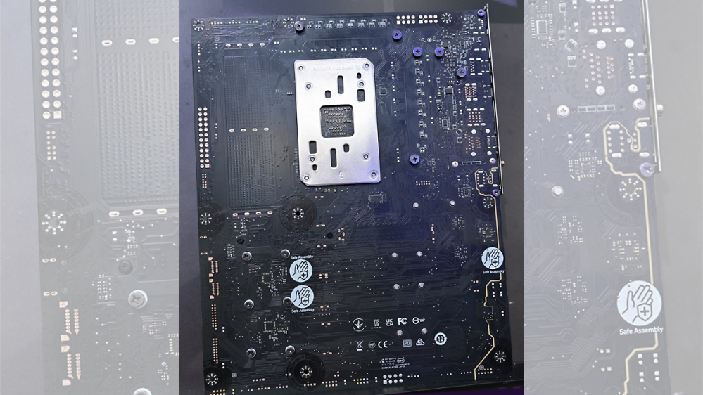 "PinSafe"-Design auf der Computex: Neues MSI-Mainboard fährt die Pins ein