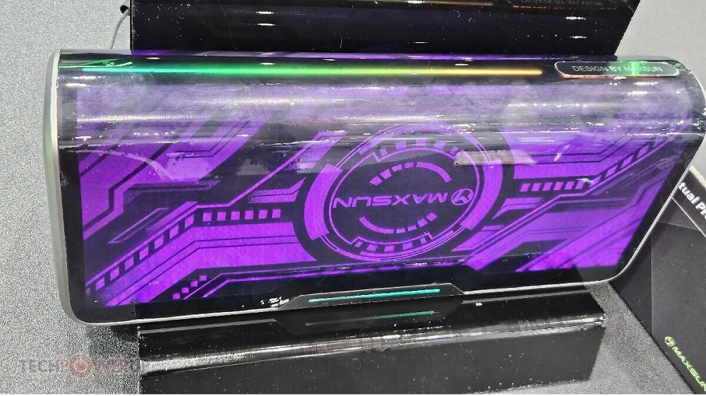 Computex: Konzept-GPU mit verstecktem Wasserkühler und Bildschirm-Mantel