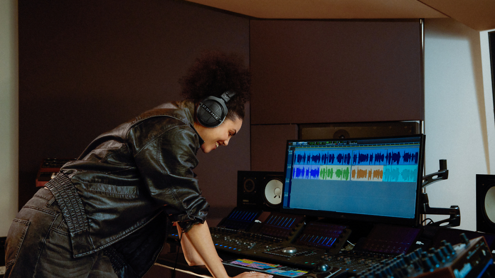DT 990 Pro X: Beyerdynamic verbessert die altbekannten Studio-Kopfhörer