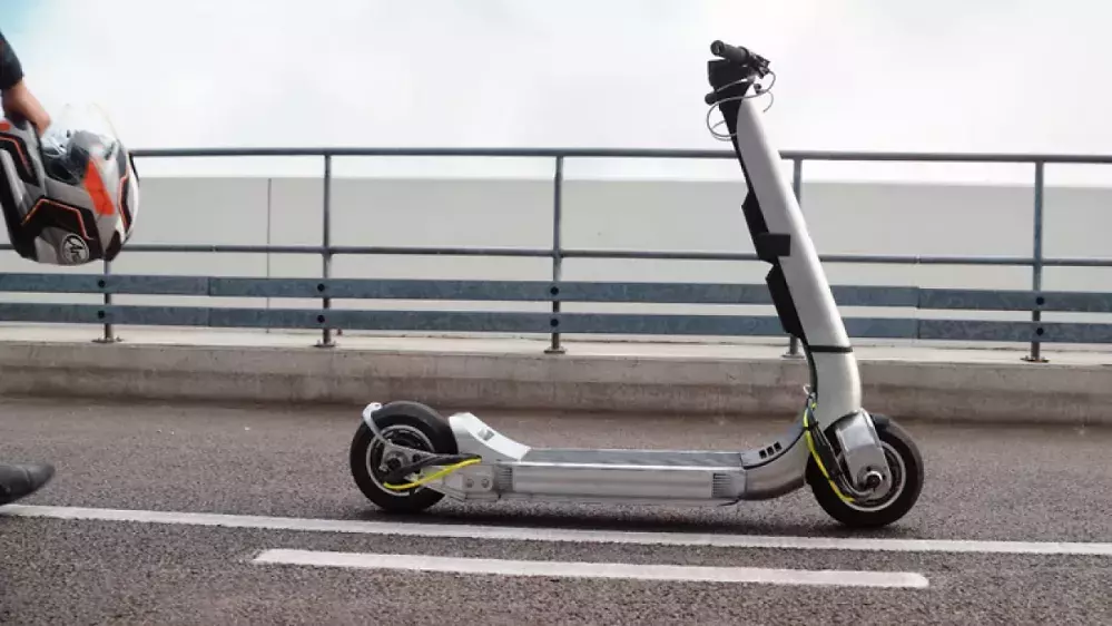 Bo Turbo: E-Scooter mit Formel-1-Technik soll 160 km/h schaffen