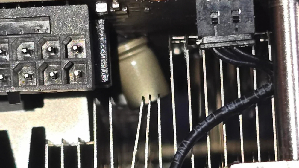 RTX 5090: Reddit diskutiert platzenden Kondensator bei PNY-Modell