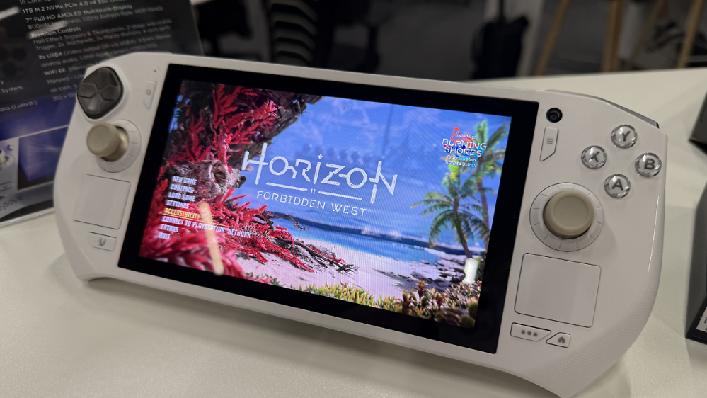 Zotac Zone Pro auf der Gamescom: Handheld mit Ryzen AI 9 HX 370 und Manjaro Linux