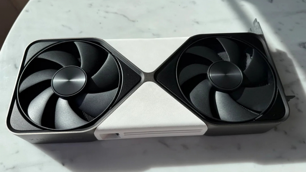 Geforce RTX 5080: Founders Edition erstrahlt als weiße Waffe