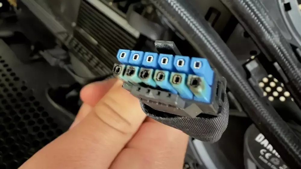 Ganze Reihe geschmolzen: Sapphire 9070 XT Nitro+ mit 12V-2×6 schmort durch