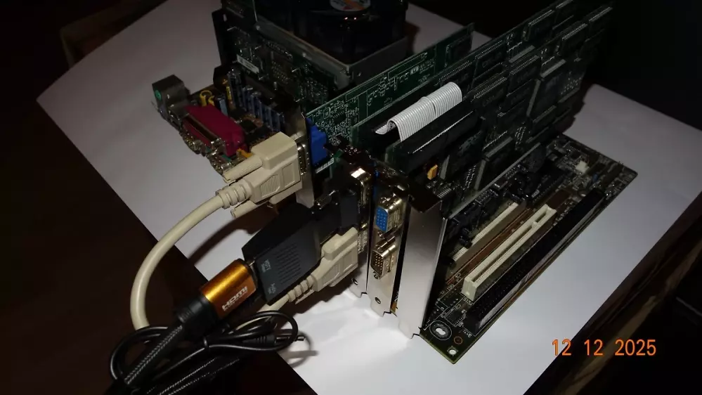 Retro-PC: Voodoo 2 SLI mit AMD Athlon Goldfinger - "hoffe, das Gelump' zum Laufen zu bekommen"